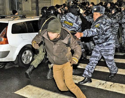 强人普京为何被千人示威抗议