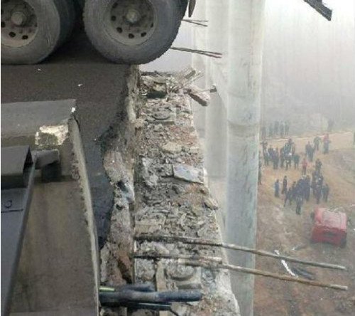 今日话题:烟花爆竹爆炸能否导致桥面坍塌