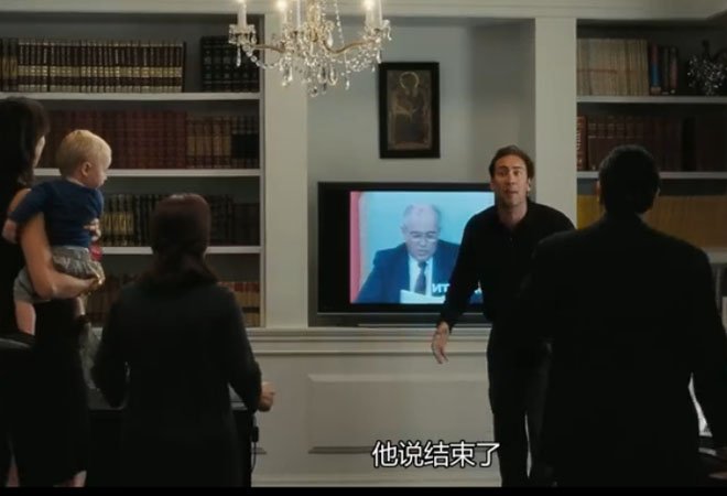 电影《战争之王》中,戈尔巴乔夫在电视上宣布苏联解体 电影《战争之王》中,戈尔巴乔夫在电视上宣布苏联解体