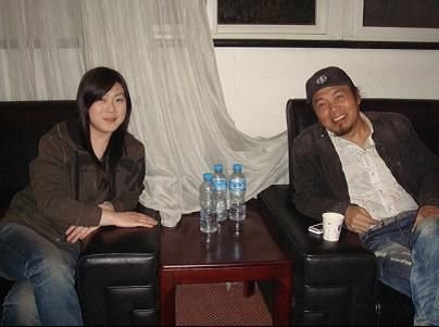 <em>西单女孩</em>签约鸟人艺术 度身定做单曲《他乡路