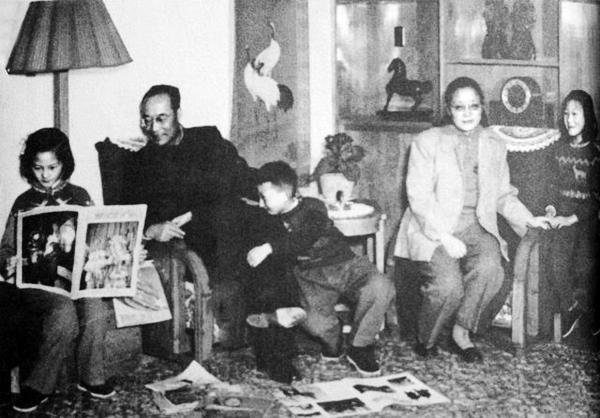 谁是蒋介石身边最危险的间谍?_评论_腾讯网