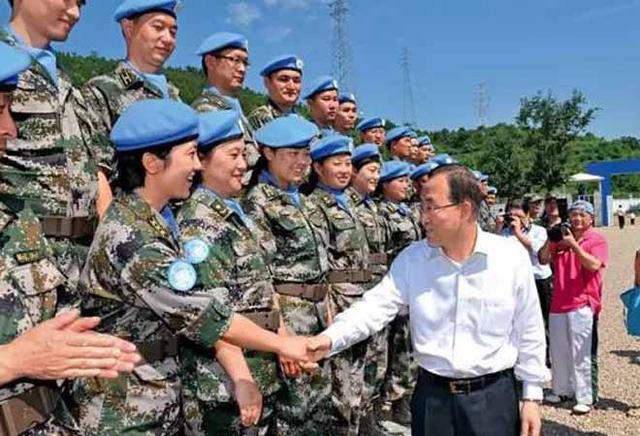图注:2013年,联合国秘书长潘基文前往中国国防部维和中心参观