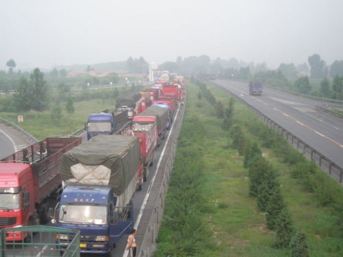英国媒体称京藏高速正发生人类史上最大拥堵
