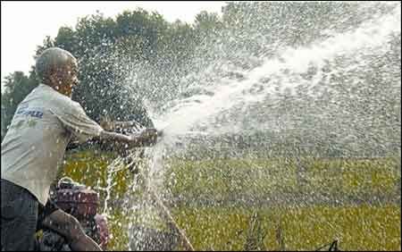 秋老虎反扑南方高温阵营扩大 旱情明显显现_