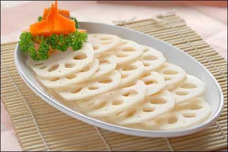 如果禁不住想吃,那就一定要注意搭配下火的蔬菜,如莲藕.
