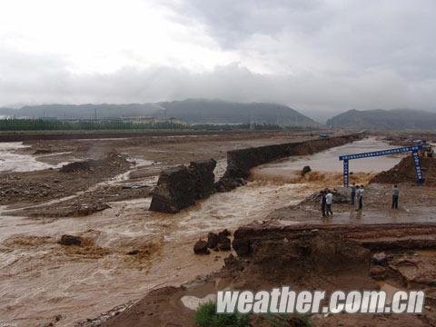 内蒙古出现明显降水 局地强降雨引发山洪
