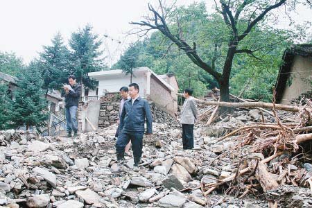 陕西省周至山区遭暴雨 共4671人受灾_回顾_天气