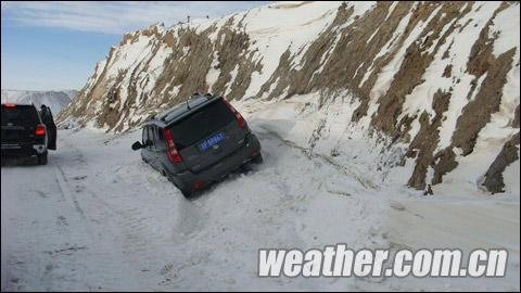 内蒙白灾严重羊群冻死 未来天气晴朗有利救灾