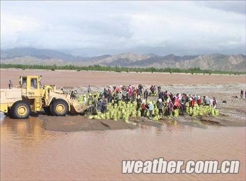 青海都兰遭暴雨袭击 受灾严重_国内天气_天气