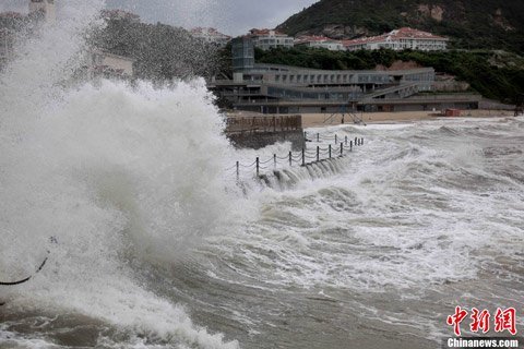 连云港部分地区断电 港内船舶大规模走锚_国内
