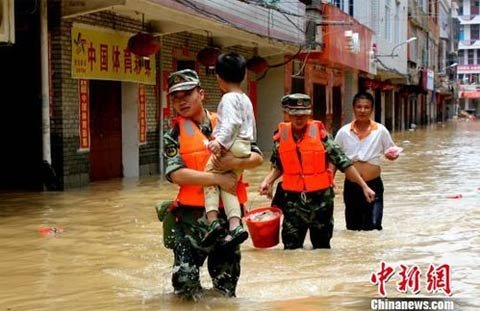 福建连江遭历史罕见暴雨侵袭 十乡镇被淹_实况