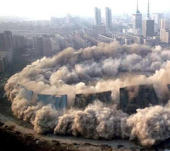 目睹中国怪现象:一幢幢建筑的非正常死亡