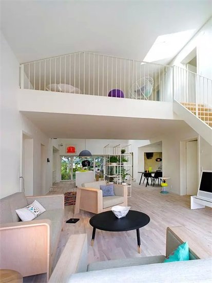 3个集装箱1.5万元 造180平米2层别墅 还超级节