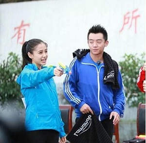 郑恺angelababy亲,angelababy和郑恺 的热播,周五情侣baby与郑恺受到网友的喜爱和追捧,#angelababy郑恺在