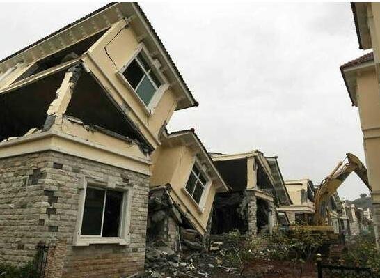 销售不佳 开发商自拆上百栋别墅