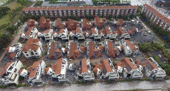 销售不佳 开发商自拆上百栋别墅