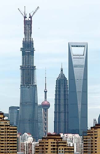 中国第一高楼上海中心大厦结构封顶