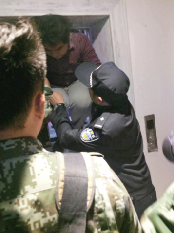 乐清“雁荡小镇”电梯急坠4人被困