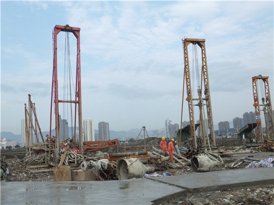 2月17日塘下中心区金雅居·香港城举行开工典