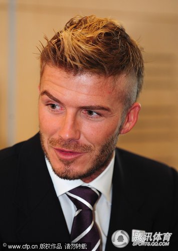 组图:<em>贝克汉姆</em>换新潮<em>发型</em>接受fifa采访