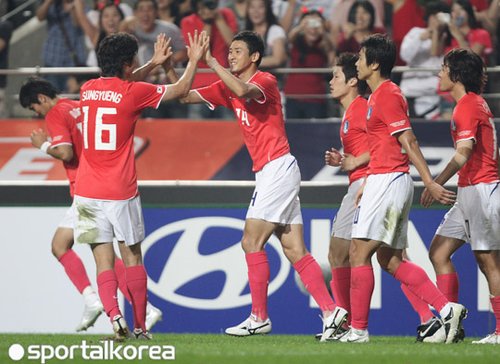 韩国队世界杯前忙热身 意在从比赛中调整状态