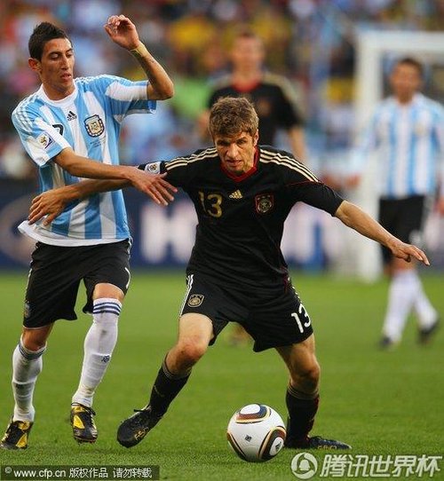 图文:阿根廷VS德国 穆勒对抗迪马利亚_2010南