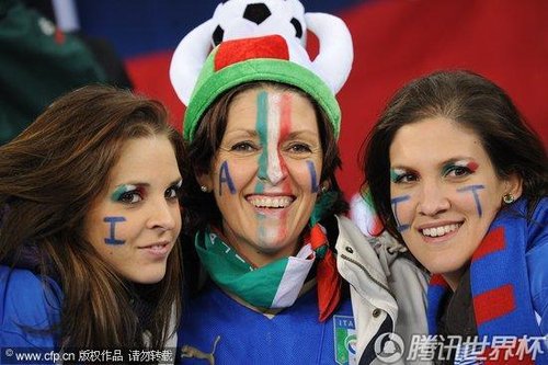 图文:意大利1-1巴拉圭 意大利美女球迷_2010南非世界杯_腾讯网