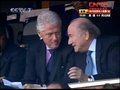 视频：克林顿现身球场看台 与布拉特谈笑甚欢