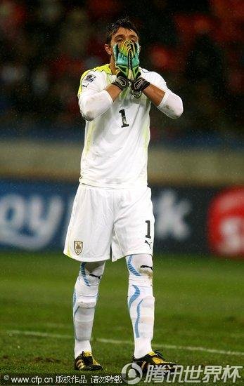 图文:乌拉圭VS德国 乌拉圭门将穆斯莱拉_世界