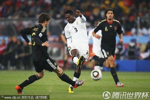 图文:加纳0-1德国 阿萨莫阿脚弓推射_2010南非