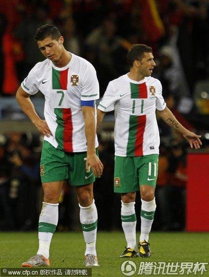 图文:西班牙1-0葡萄牙 C罗痛苦表情_2010南非