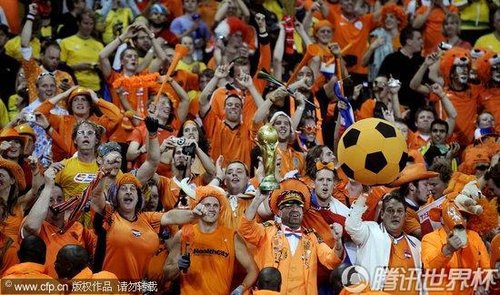 图文:荷兰2-1巴西 荷兰球迷助威_世界杯图片