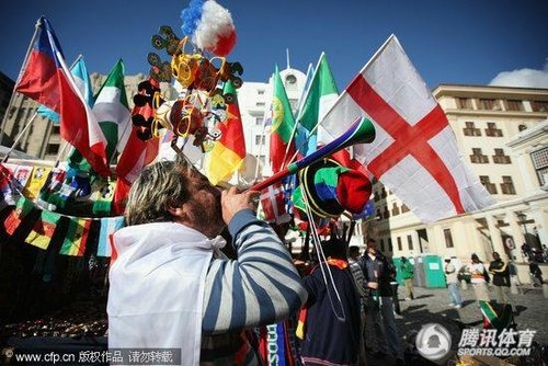 2010世界杯前瞻：特色喇叭“嗡嗡祖拉”遍布街头 即将响彻南非