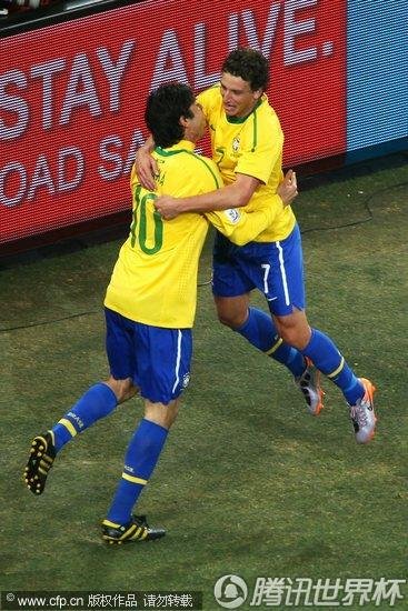 图文:巴西3-1科特迪瓦 卡卡助攻埃拉诺进球_世