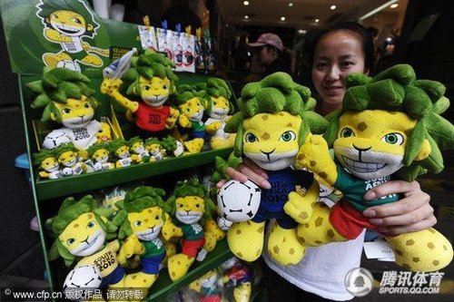 2010世界杯前瞻：武汉江汉路步行街 吉祥物“扎库米”受青睐