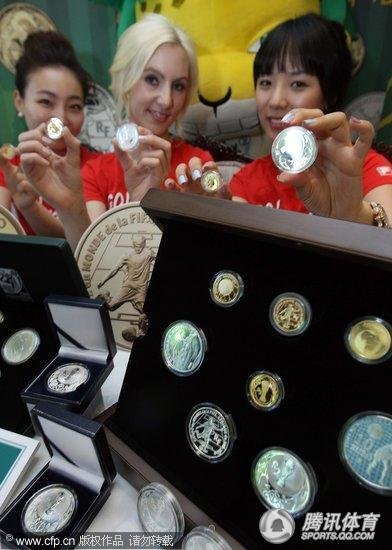2010世界杯花絮：世界杯限量纪念币亮相韩国