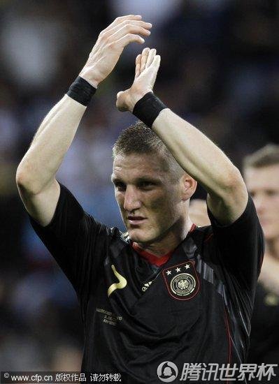 图文:德国4-0阿根廷 施魏因斯泰格鼓掌庆祝