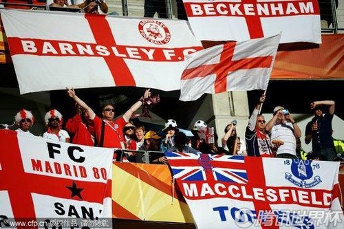 英格兰旗帜遍地