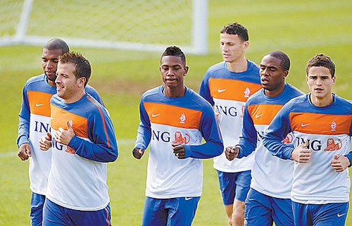 中国青年报:一场大热门和大黑马的缠斗_2010