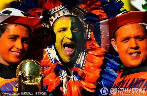 图文:荷兰vs巴西 球迷激情助威(46)_世界杯图片