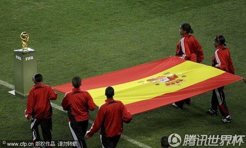 图文:荷兰vs西班牙+西班牙国旗入场