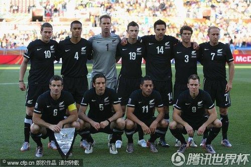 图文:巴拉圭VS新西兰 新西兰队赛前合影_201