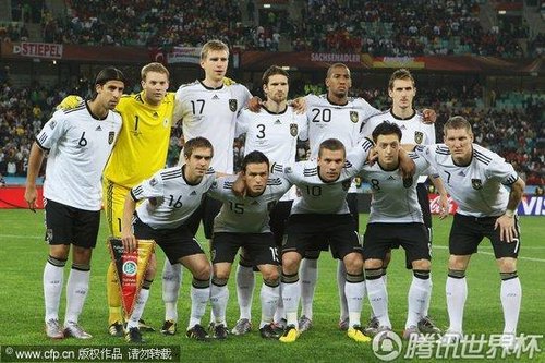 图文:德国VS西班牙 德国队赛前合影_2010南非世界杯