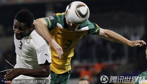 图文:加纳1-1澳大利亚 摩尔头球解围_2010南非