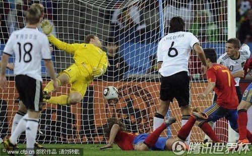 图文:西班牙1-0德国 普约尔进球_2010南非世界