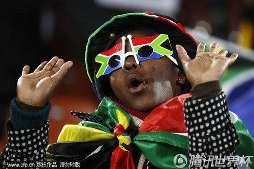 图文:法国VS墨西哥 眼镜变种国旗上阵_世界杯