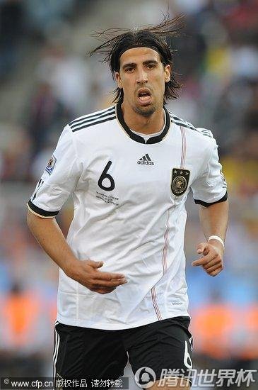 图文:德国4-1英格兰 德国队中场赫迪拉_2010南