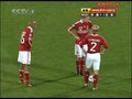 视频：丹麦任意球精妙配合 40米远射险些破门