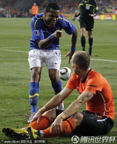 图文:荷兰2-1巴西 梅洛指责罗本_2010南非世界