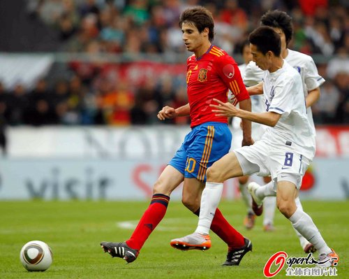 图文:热身赛西班牙1-0韩国 韩国球员拼抢_世界